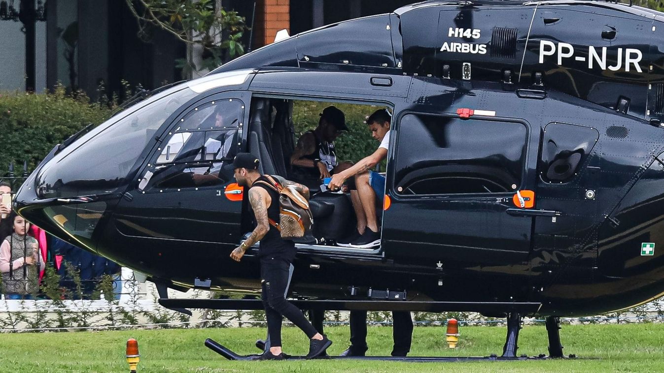 Neymar megsérült, veszélybe került a vb-rajtja – Batman-helikopterrel érkezett a brazil táborba